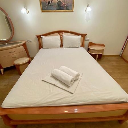 Yaroslav Osmomysl Square Apartments Lwów Zewnętrze zdjęcie