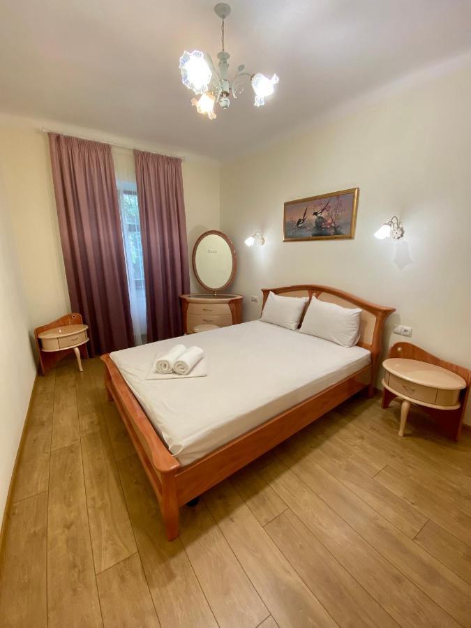 Yaroslav Osmomysl Square Apartments Lwów Zewnętrze zdjęcie
