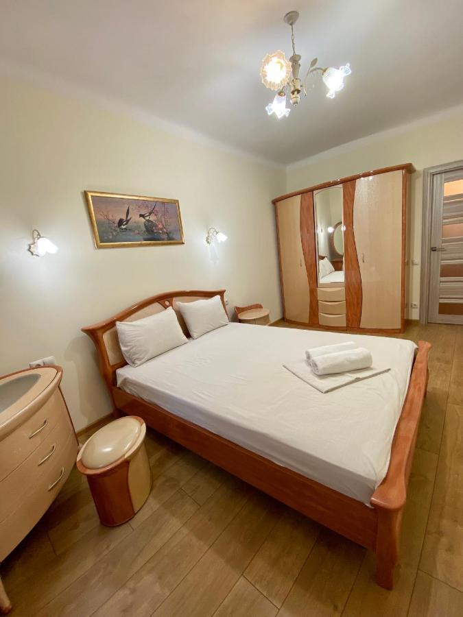 Yaroslav Osmomysl Square Apartments Lwów Zewnętrze zdjęcie