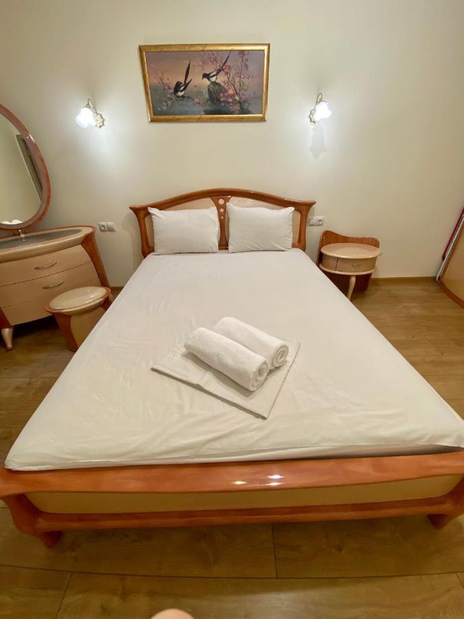 Yaroslav Osmomysl Square Apartments Lwów Zewnętrze zdjęcie