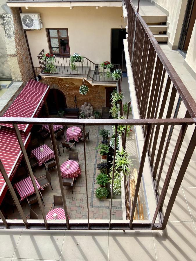 Yaroslav Osmomysl Square Apartments Lwów Zewnętrze zdjęcie